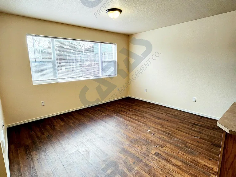 1110 4th St E — Photo 3