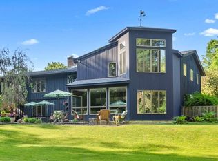 92 Clydesdale Dr, Pittsfield, MA 01201