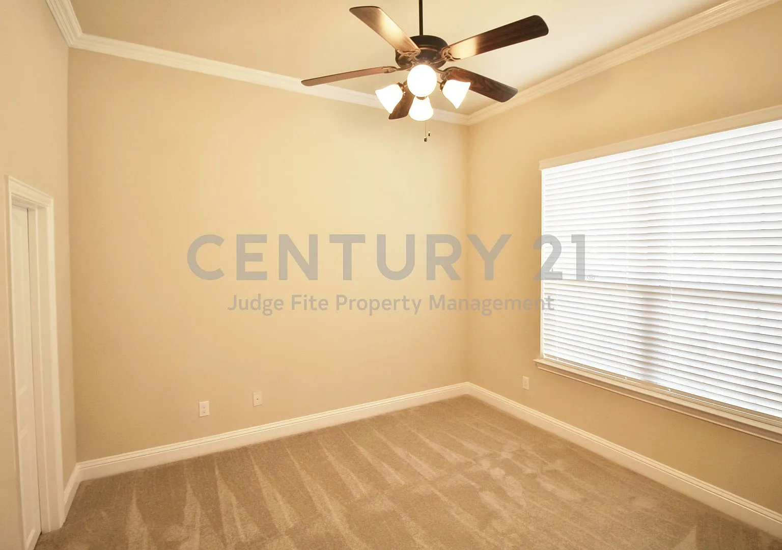 Stunning 2-Story 4/3.5/2 For Rent in Forney! — Photo 4