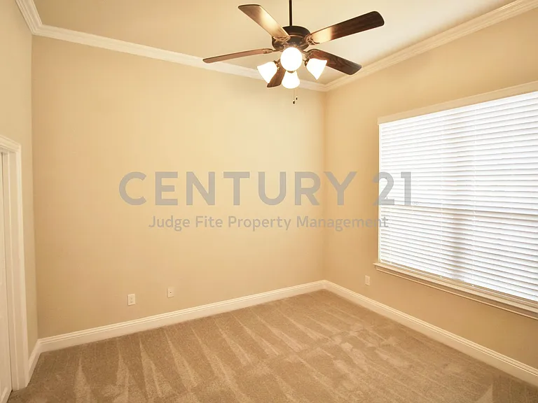 505 Clemson Ln — Photo 4
