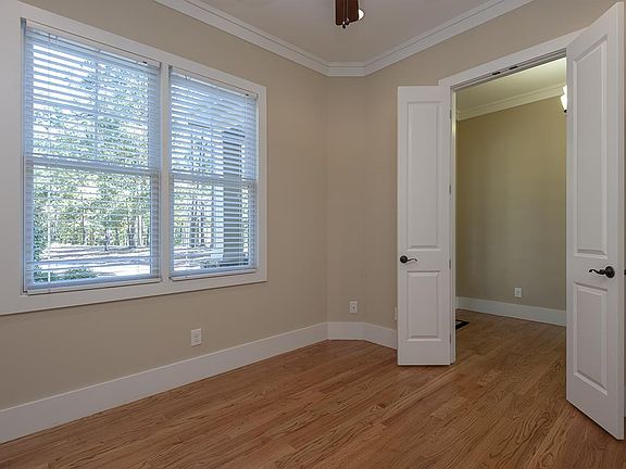 5th image of 1040 Monfort Ct