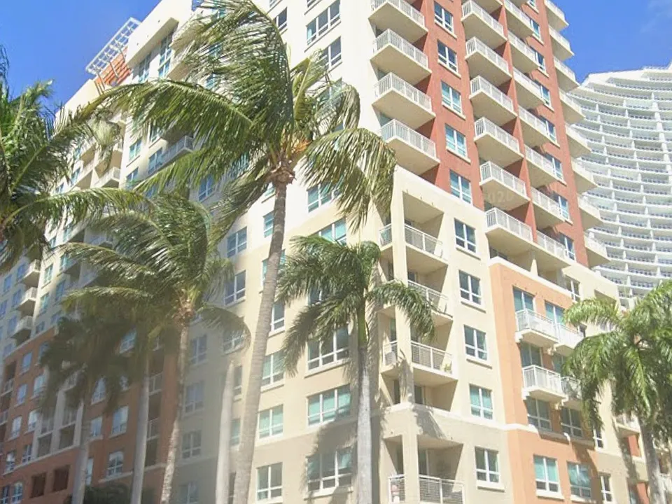 2000 N Bayshore Dr #805
