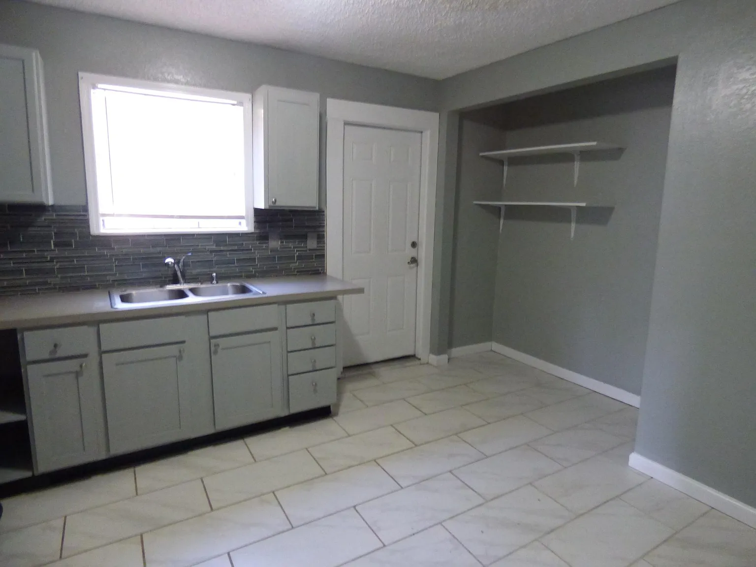 4 bed, 1232 sqft, $1,525 — Photo 3