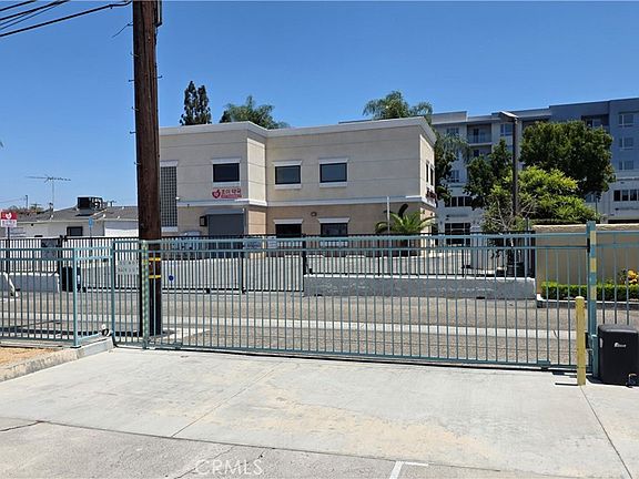 4th image of 5822 Fullerton Ave