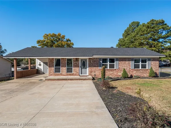 1117 N 25th St, Van Buren, AR 72956