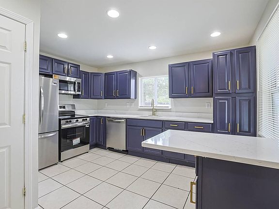 3rd image of 315 Adela Ave