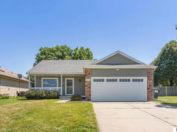 2201 W Cove Dr, Lincoln, NE 68522