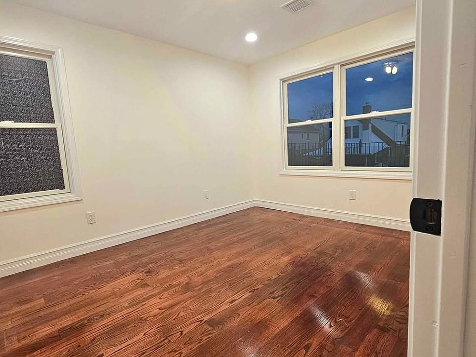 2nd image of 421 Saint Agnes Pl Floor 2