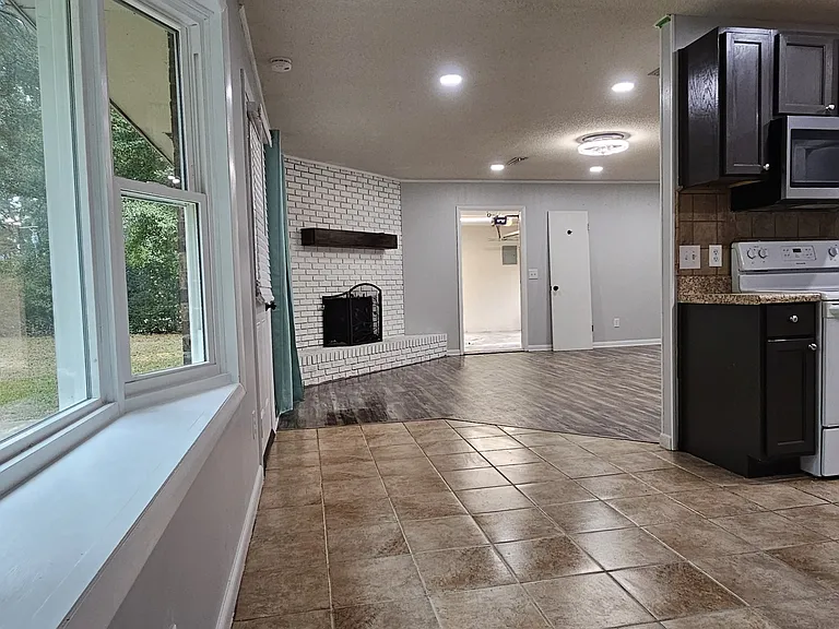 605 Melbourne Dr — Photo 10