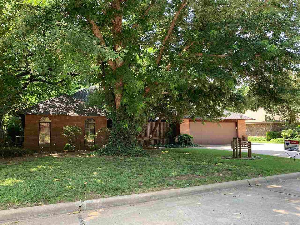 1st image of 727 NW Heinzwood Cir