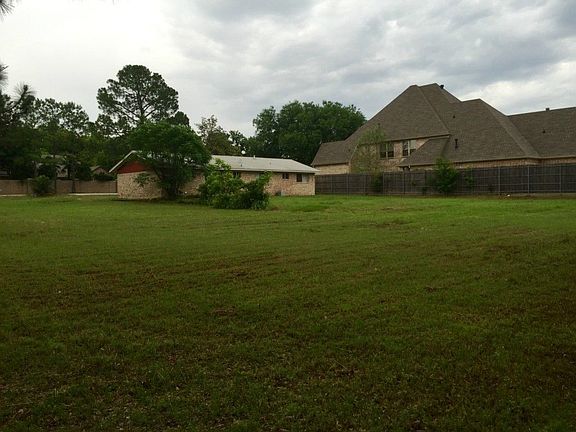 2nd image of 840 Carlisle Ln