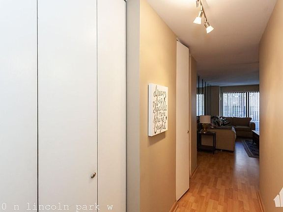 4th image of 2020 N Lincoln Park W #324