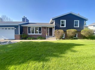 8700 W Puetz Rd, Franklin, WI 53132