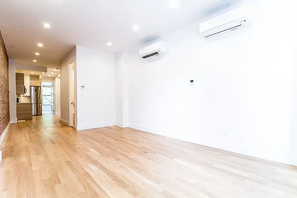 Rented by EXR | media 32