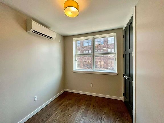 4th image of 130 Leonard St #3R