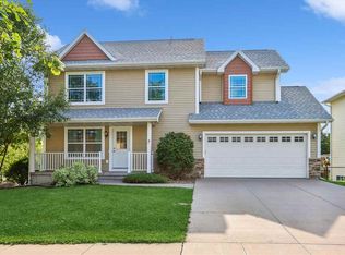 1332 Deer Run Dr NE, Cedar Rapids, IA 52402