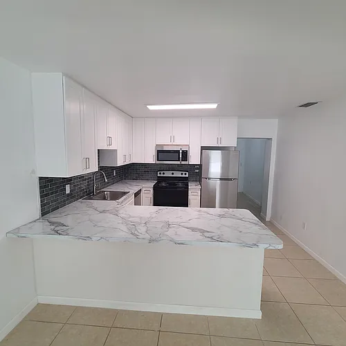 3121 NE Savannah Rd Photo 1