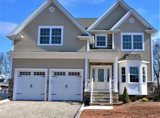 20 S Cliff Rd, Colonia, NJ 07067