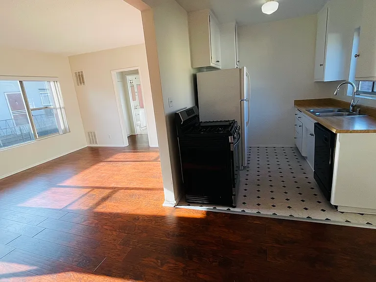 7719 Hampton Ave #12 — Photo 7