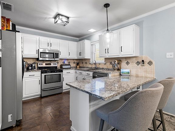 4th image of 4 Spring Valley Cir