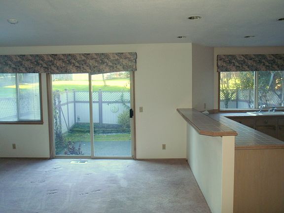 3rd image of 15617 NE 70th Ct #109D