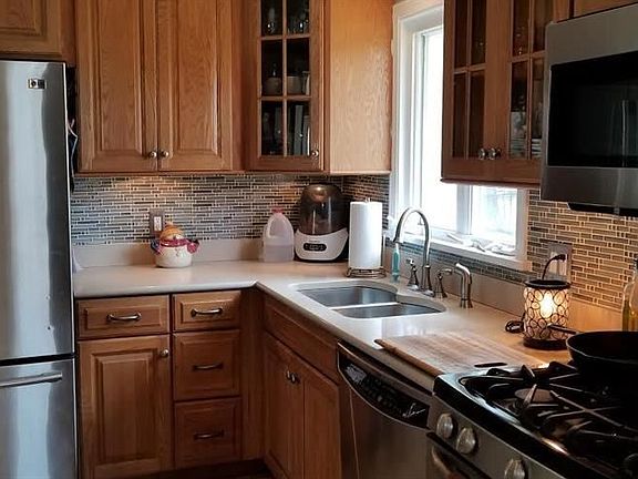 4th image of 20 Meadowbrook Dr