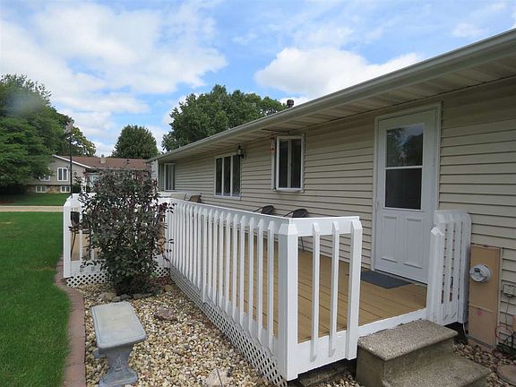 3rd image of 720 Willow Dr