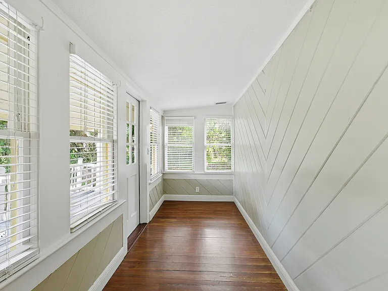 399 Old Dixie Hwy SW — Photo 12