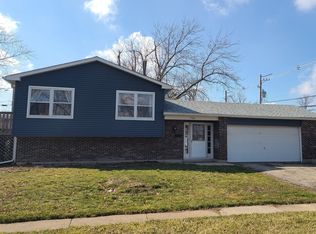 7900 Oakview Ln, Woodridge, IL 60517