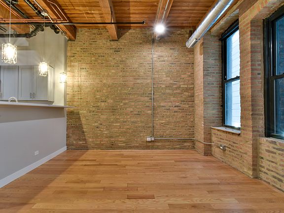 5th image of 203-11 E Illinois St