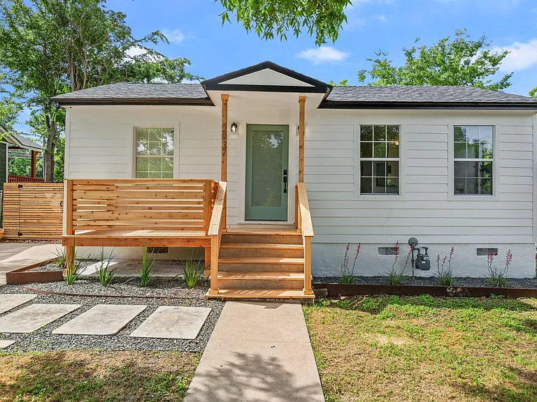 2937 Higgins St — Photo 49