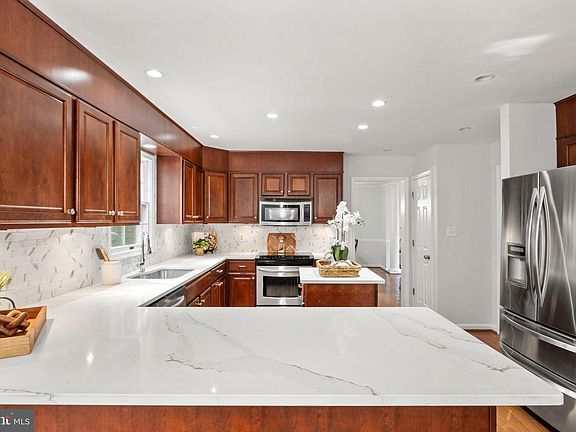 3rd image of 10805 Blackpowder Ct