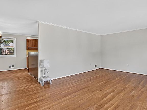 5th image of 3131 Castleleigh Rd