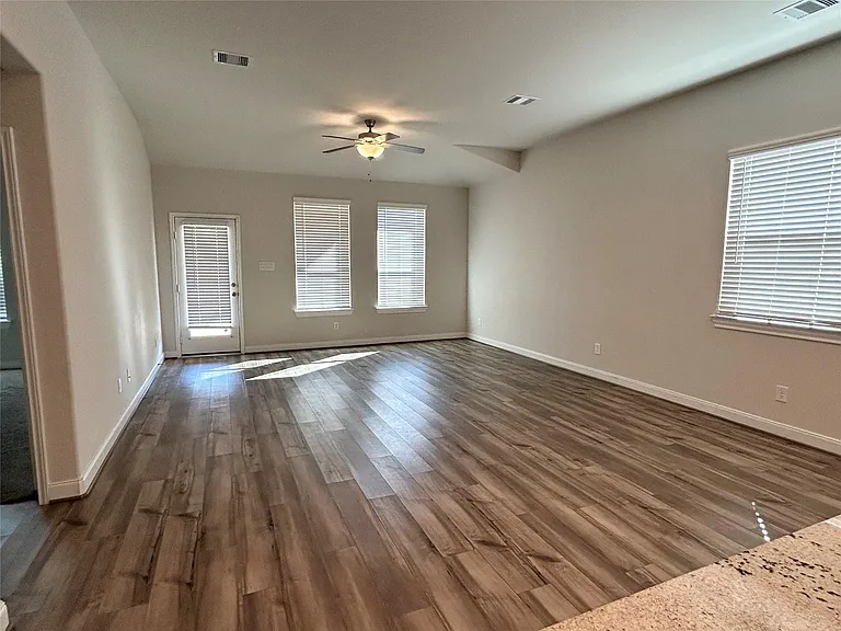 4326 Pale Fox Ln — Photo 31