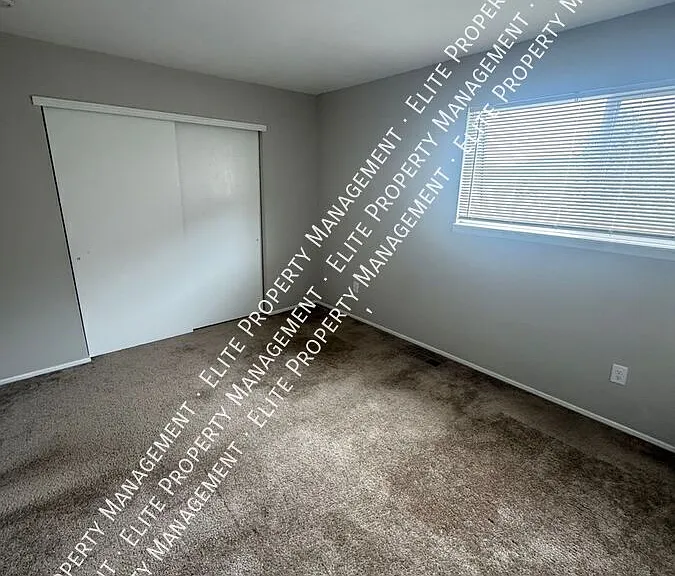 331 E 1000 N #9 — Photo 12