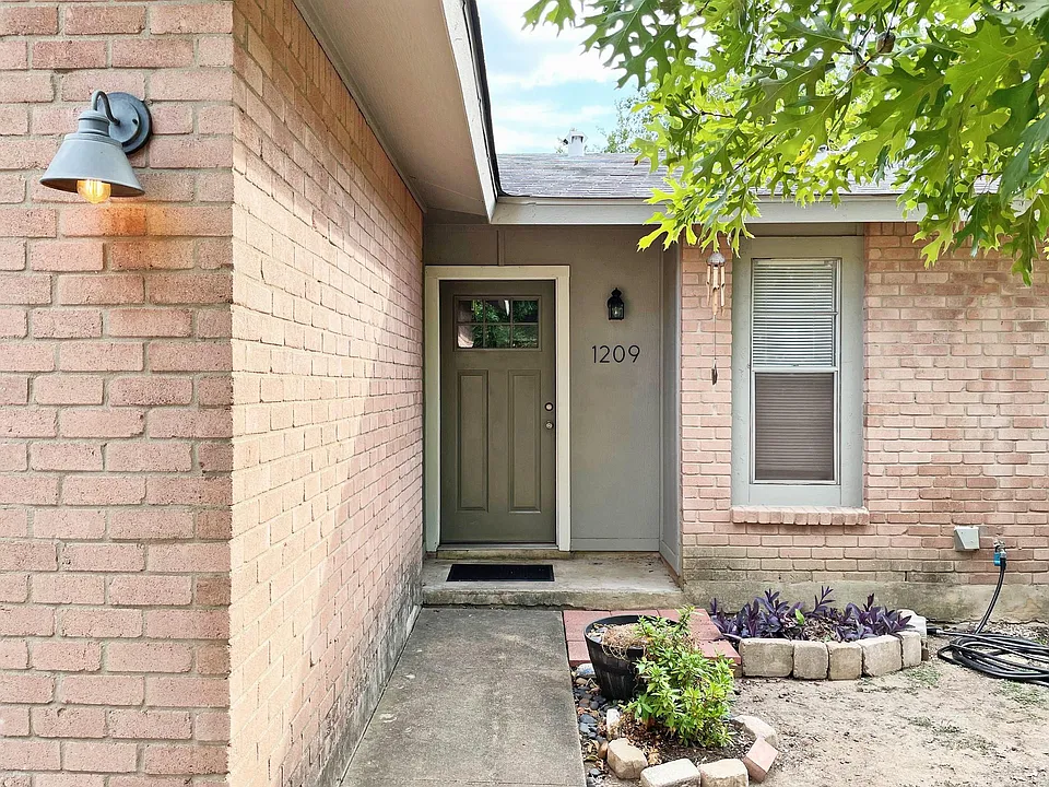 1209 Turtle Creek Blvd