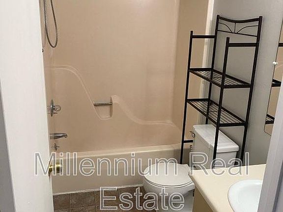 5th image of 25 Louck St APT 11