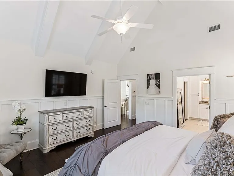 1077 Sinclair Way — Photo 17