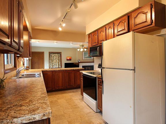 3rd image of 713 Goldenrod Ave