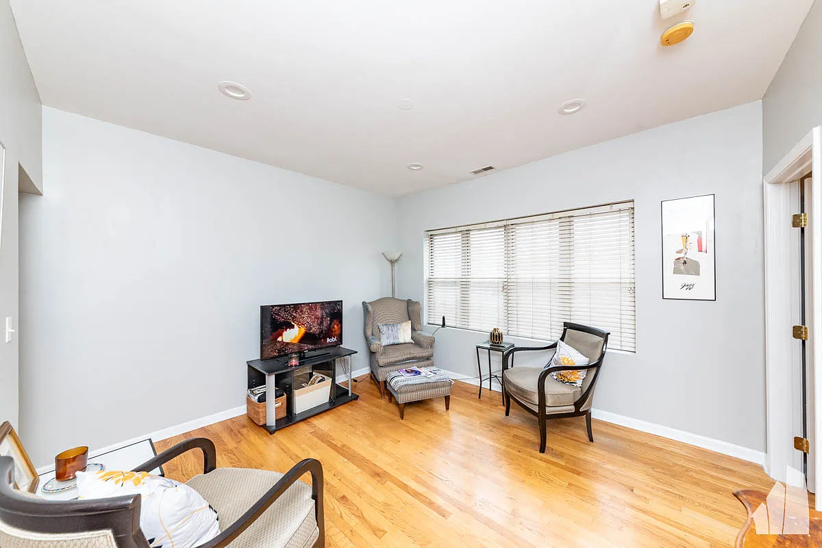 1 bed, 1.0 bath, 550 sqft, $1,700 — Photo 3