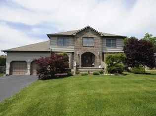 15 Woodhollow Dr, Manalapan, NJ 07726