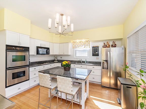 3rd image of 114 Ashland Ave