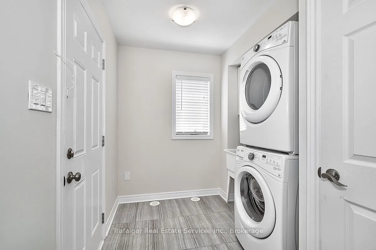 3 bed, $3,275 — Photo 4
