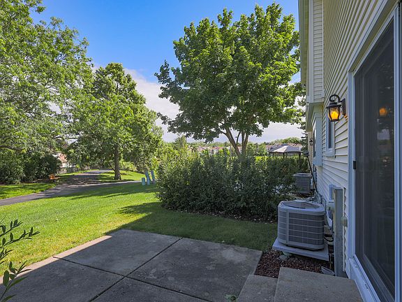 5th image of 37 Carey Ln