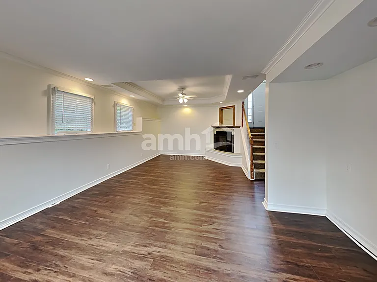 468 Springfield Dr — Photo 5