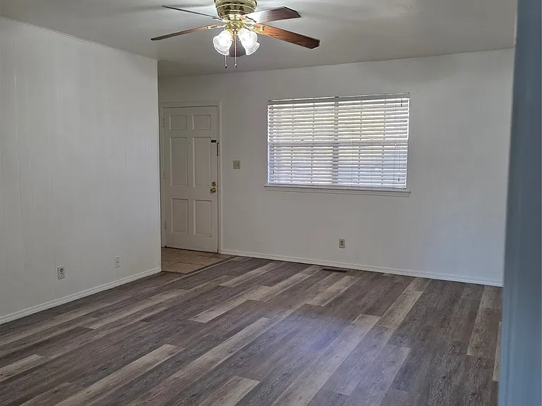 3329 E 47th Pl — Photo 3