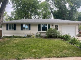 5710 Dennis Dr, Lincoln, NE 68506