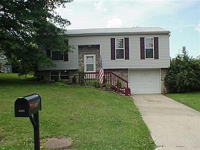 Setback from street : Plenty of room to sit under the shade tree and watch the world go by.