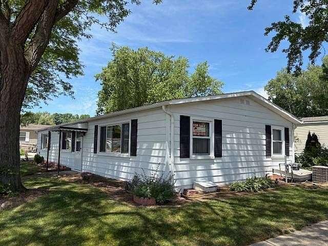 1st image of 500 Warbler St
