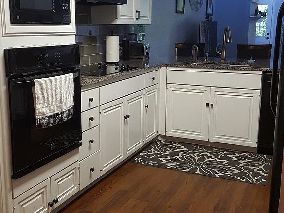 4th image of 4120 Village Oak Dr